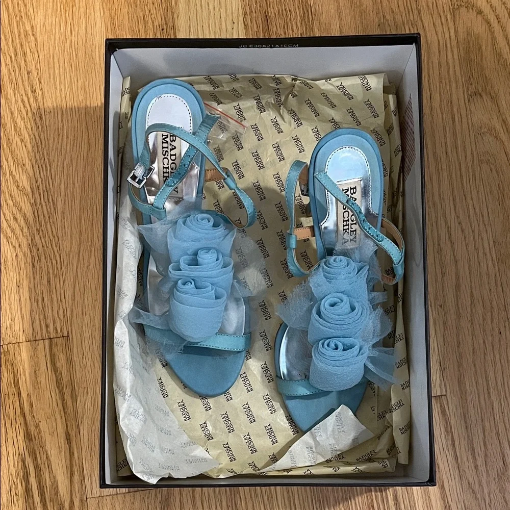 Badgley Mischka Women's Blue Sandals with Floral Rosettes Size 6 - Picture 1 of 5